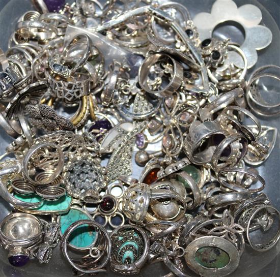 A quantity of silver jewellery including rings and pendants.